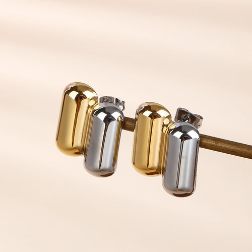 Pair of gold and silver earrings 
