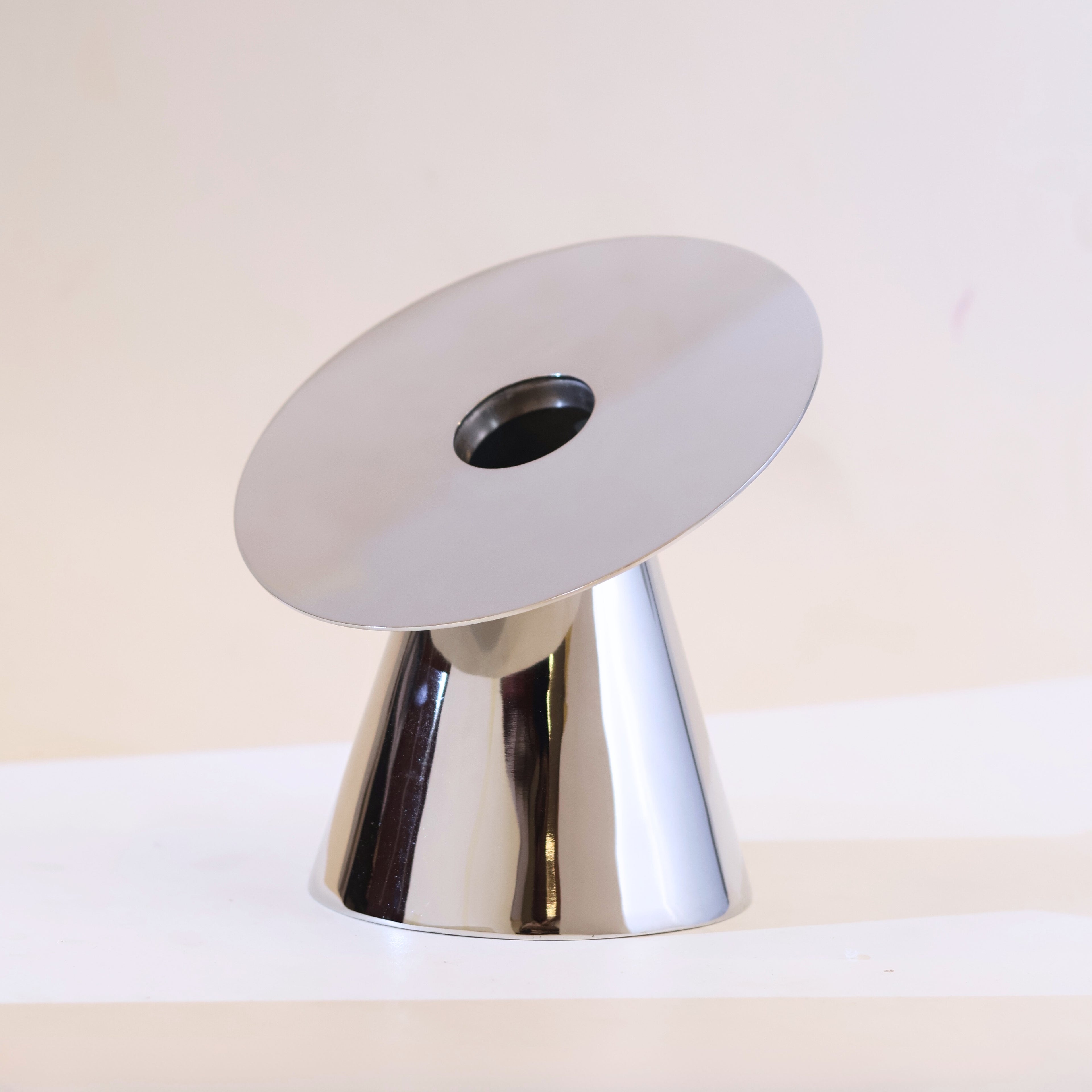 Mirror finish Vase
