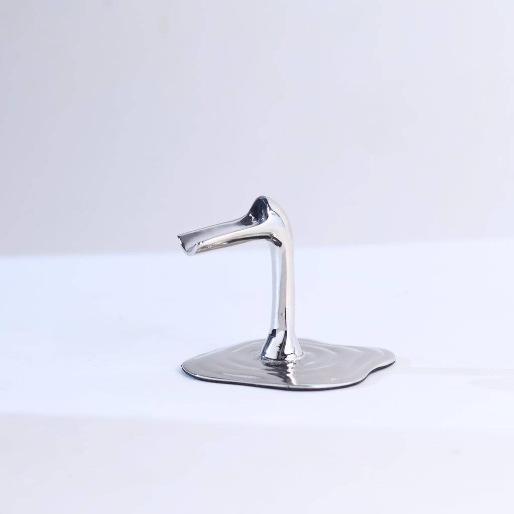 Metal wine holder