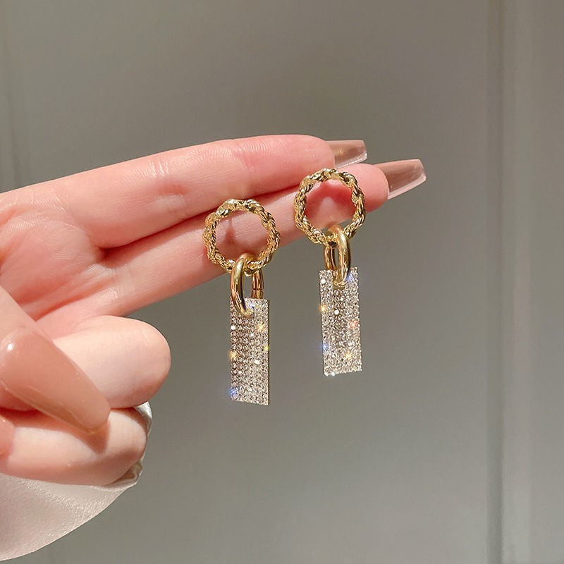 Silver Needle Glamour Earrings